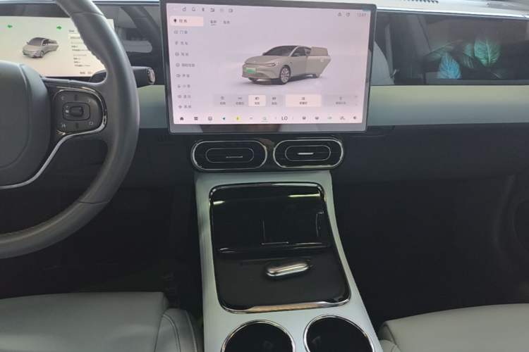 Used Leapmotor C01 2024 Range-Extended 216 Luxury Edition Audio And AC Panel