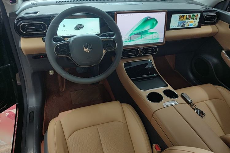 Used Leapmotor C01 2024 Range-Extended 216 Luxury Edition Center Console