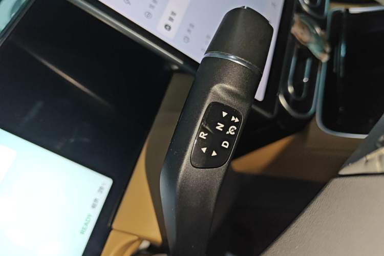 Used Leapmotor C01 2024 Pure Electric 525 Smart Drive Edition Gear Lever
