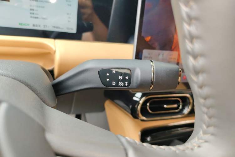 Used Leapmotor C01 2024 Range-Extended 216 Luxury Edition Gear Lever