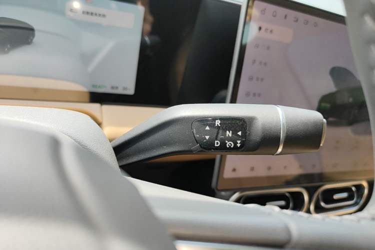 Used Leapmotor C01 2024 Pure Electric 525 Smart Drive Edition Gear Lever