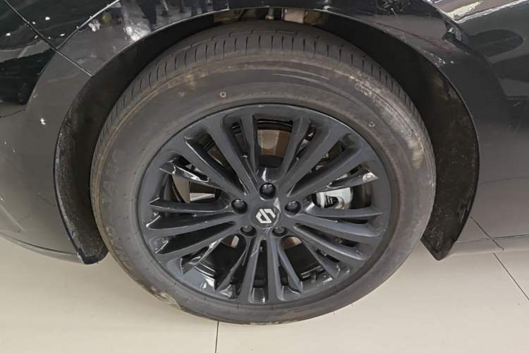 Used Leapmotor C01 2024 Pure Electric 525 Smart Drive Edition Left Front Wheel Hub