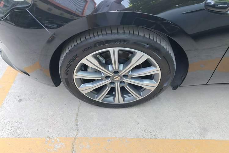 Used Leapmotor C01 2024 Range-Extended 216 Luxury Edition Left Front Wheel Hub