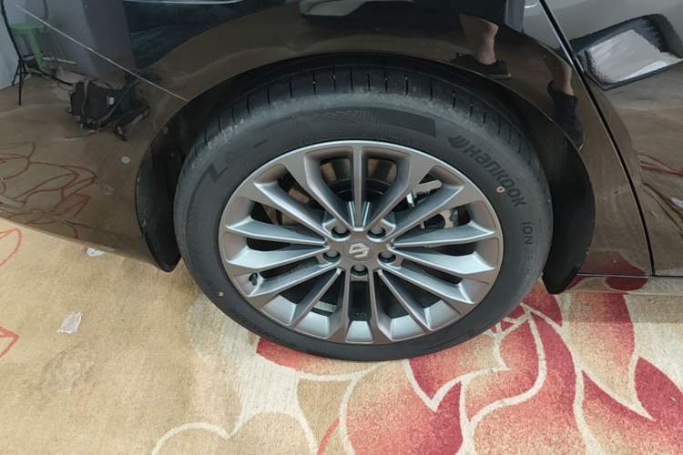 Used Leapmotor C01 2024 Range-Extended 216 Luxury Edition Right Rear Wheel Hub