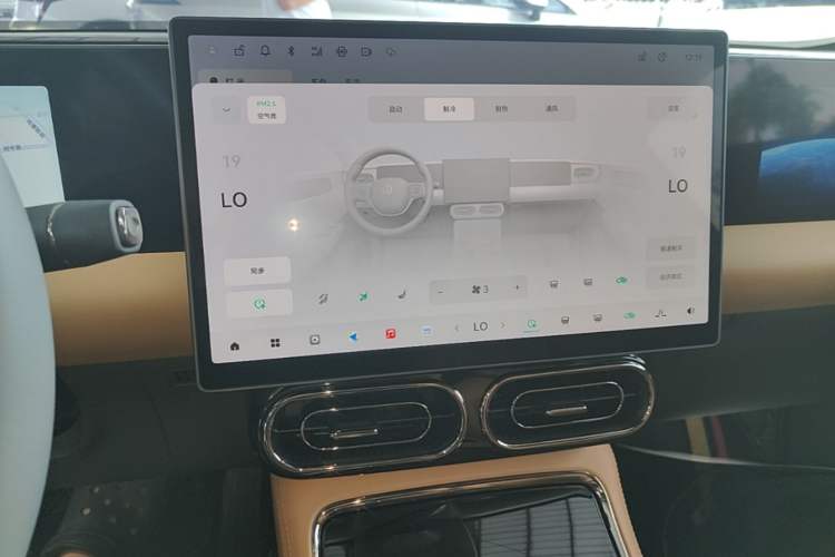 Used Leapmotor C01 2024 Pure Electric 525 Luxury Edition Audio And AC Panel