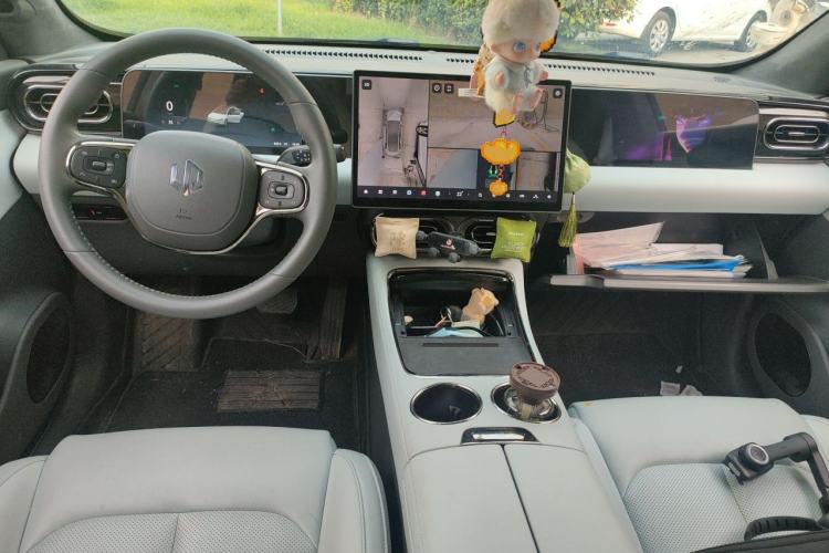 Used Leapmotor C01 2024 Pure Electric 525 Luxury Edition Center Console