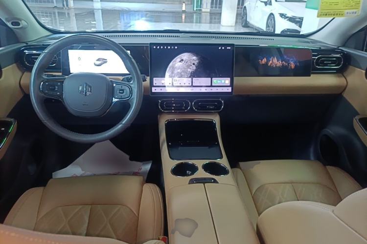Used Leapmotor C01 2024 Pure Electric 525 Luxury Edition Center Console