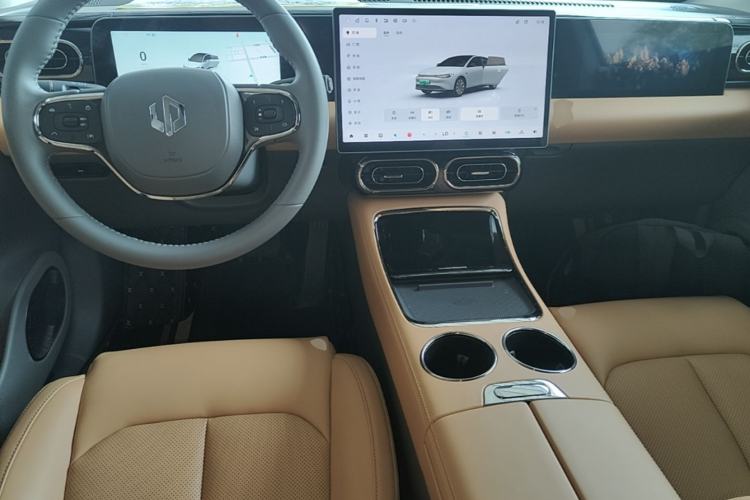 Used Leapmotor C01 2024 Pure Electric 525 Luxury Edition Center Console