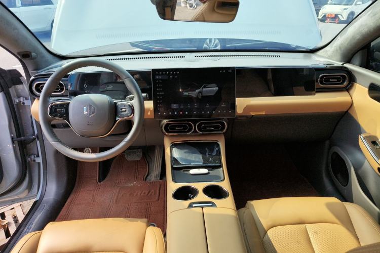 Used Leapmotor C01 2024 Range-Extended 216 Luxury Edition Center Console