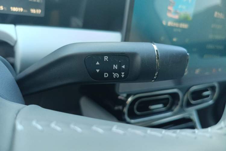 Used Leapmotor C01 2024 Range-Extended 216 Luxury Edition Gear Lever
