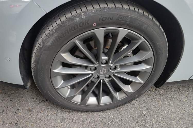 Used Leapmotor C01 2024 Pure Electric 525 Luxury Edition Left Front Wheel Hub