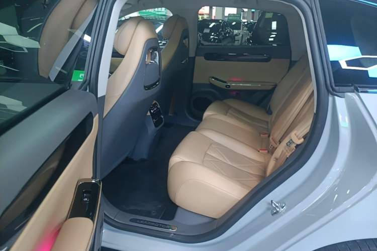 Used Leapmotor C01 2024 Pure Electric 525 Luxury Edition Left Rear Seat