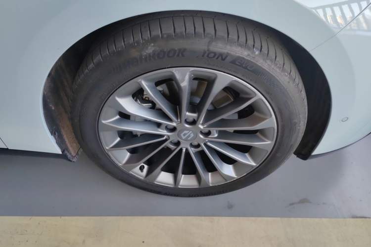 Used Leapmotor C01 2024 Pure Electric 525 Luxury Edition Right Front Wheel Hub