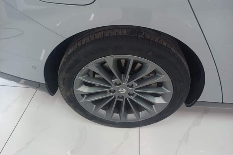 Used Leapmotor C01 2024 Pure Electric 525 Luxury Edition Right Rear Wheel Hub