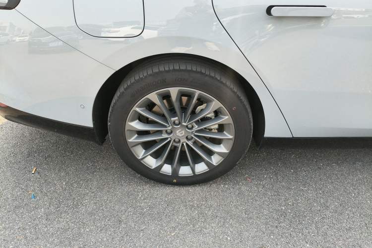 Used Leapmotor C01 2024 Range-Extended 216 Luxury Edition Right Rear Wheel Hub