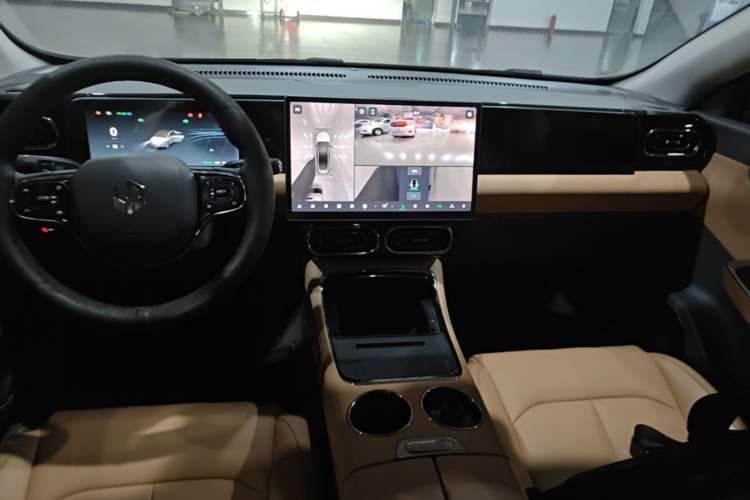 Used Leapmotor C01 2024 Pure Electric 525 Luxury Edition Audio And AC Panel