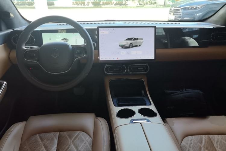 Used Leapmotor C01 2024 Pure Electric 525 Luxury Edition Center Console