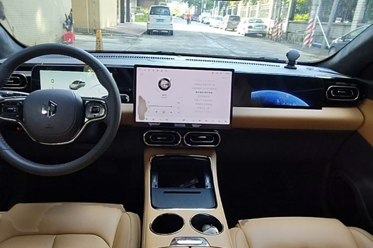 Used Leapmotor C01 2024 Pure Electric 525 Luxury Edition Center Console