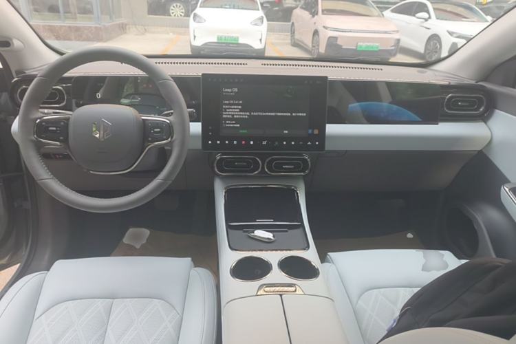 Used Leapmotor C01 2024 Range-Extended 216 Luxury Edition Center Console