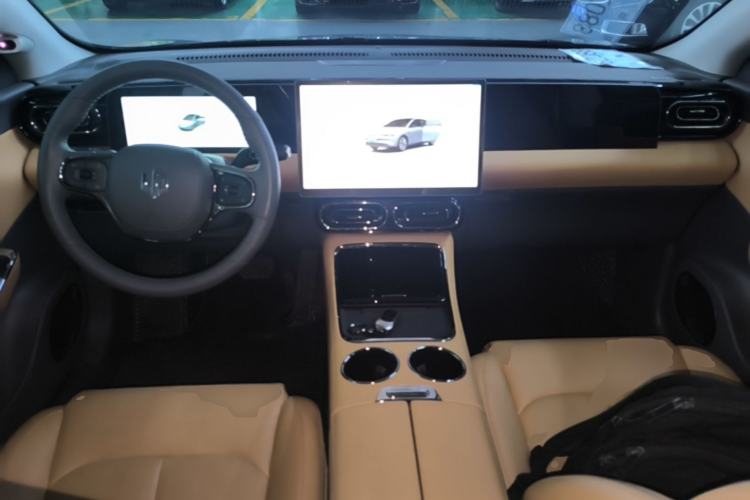 Used Leapmotor C01 2024 All-Electric 625 Deluxe Edition Center Console