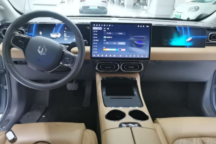 Used Leapmotor C01 2024 Pure Electric 525 Luxury Edition Center Console