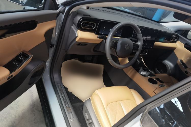 Used Leapmotor C01 2024 Pure Electric 525 Luxury Edition Driver Seat