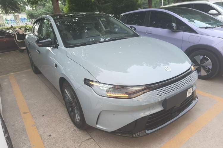 Used Leapmotor C01 2024 Range-Extended 216 Luxury Edition Front Right 45 Deg