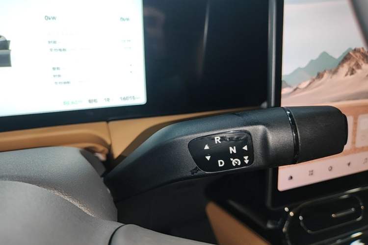Used Leapmotor C01 2024 Range-Extended 316 Deluxe Edition Gear Lever