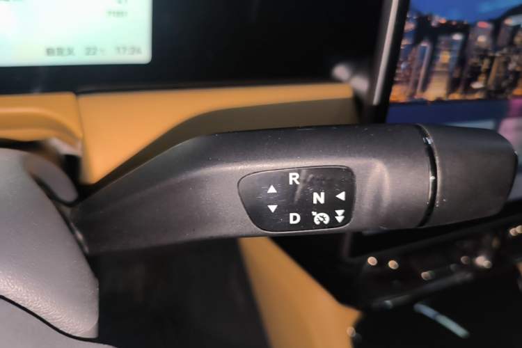 Used Leapmotor C01 2024 All-Electric 625 Deluxe Edition Gear Lever