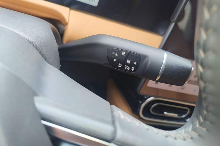 Used Leapmotor C01 2024 Pure Electric 525 Comfort Edition Gear Lever