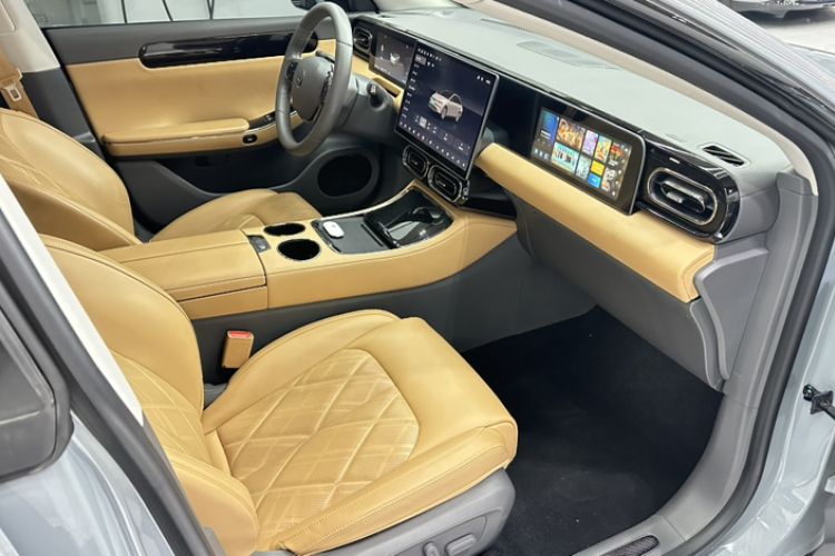 Used Leapmotor C01 2024 Range-Extended 316 Deluxe Edition Interior 2