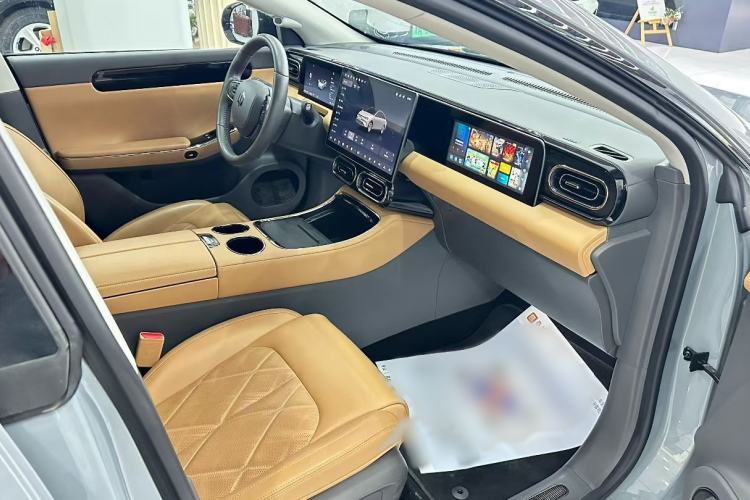 Used Leapmotor C01 2024 Range-Extended 316 Deluxe Edition Interior 2