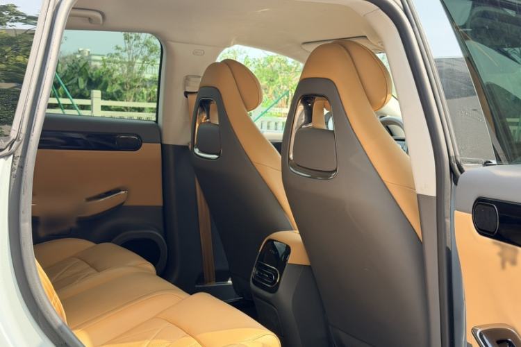Used Leapmotor C01 2024 Range-Extended 316 Deluxe Edition Interior 4