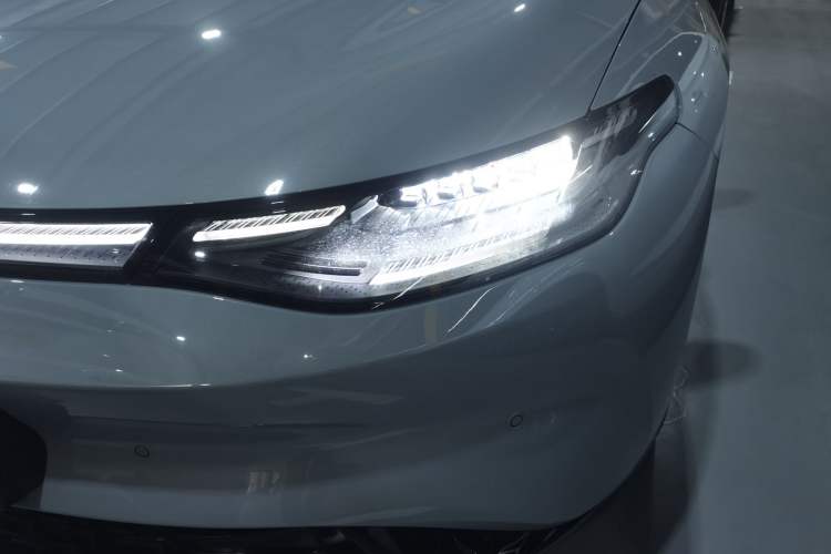 Used Leapmotor C01 2024 Pure Electric 525 Luxury Edition Left Front Headlight