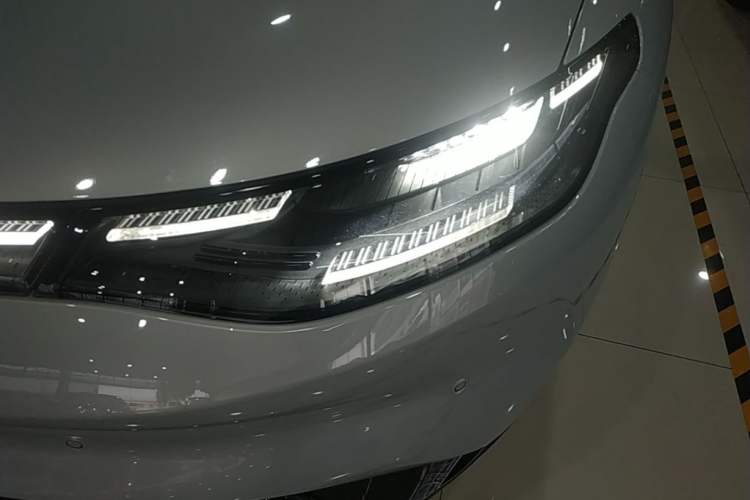 Used Leapmotor C01 2024 Pure Electric 525 Luxury Edition Left Front Headlight
