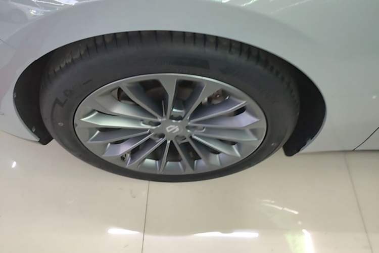Used Leapmotor C01 2024 Pure Electric 525 Luxury Edition Left Front Wheel Hub