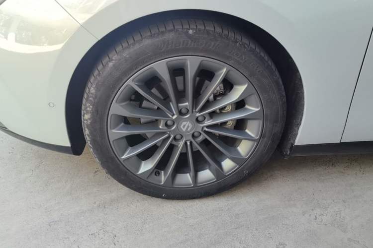 Used Leapmotor C01 2024 Pure Electric 525 Luxury Edition Left Front Wheel Hub