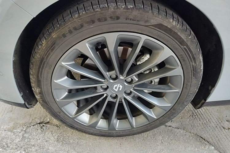 Used Leapmotor C01 2024 Pure Electric 525 Luxury Edition Left Front Wheel Hub