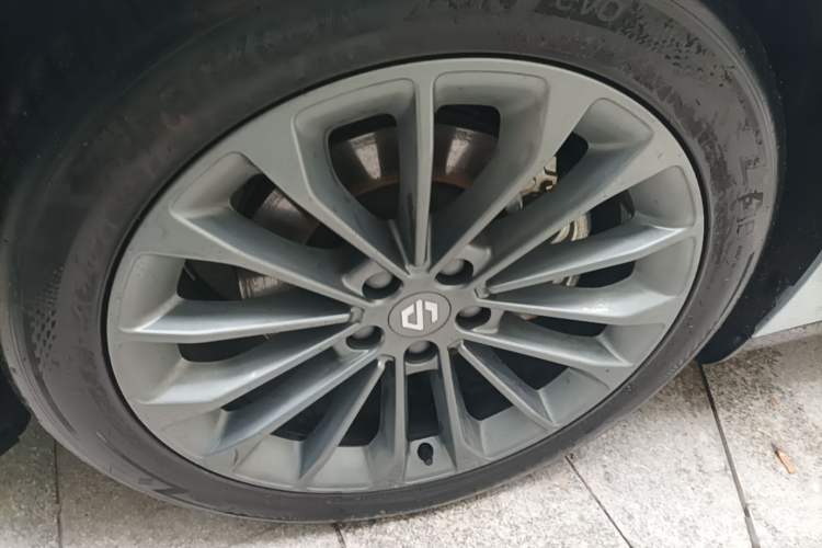 Used Leapmotor C01 2024 Pure Electric 525 Luxury Edition Left Front Wheel Hub