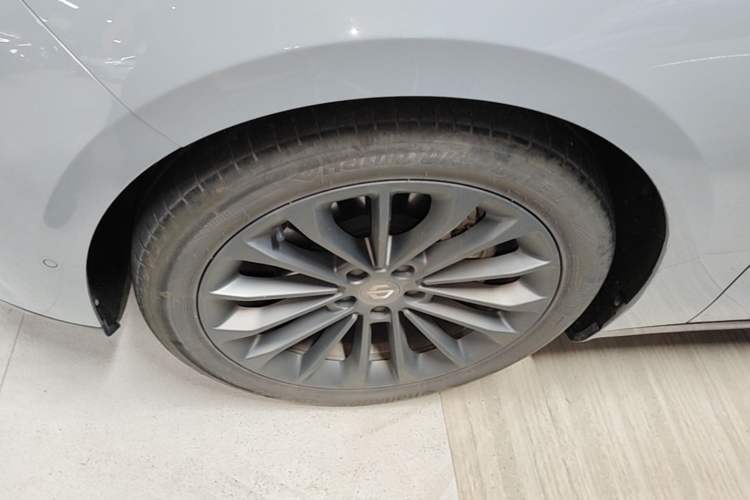Used Leapmotor C01 2024 Pure Electric 525 Luxury Edition Left Front Wheel Hub