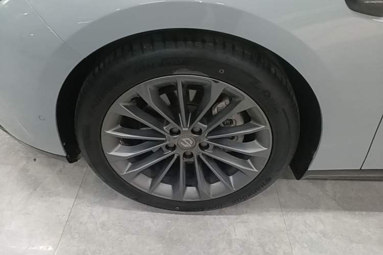 Used Leapmotor C01 2024 Pure Electric 525 Luxury Edition Left Front Wheel Hub