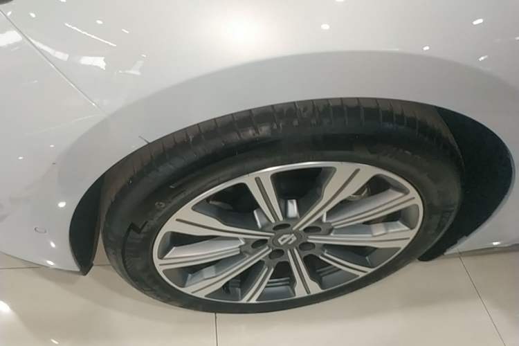 Used Leapmotor C01 2024 Pure Electric 525 Luxury Edition Left Front Wheel Hub
