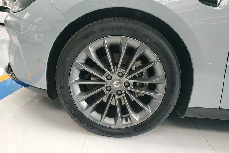 Used Leapmotor C01 2024 Pure Electric 525 Luxury Edition Left Front Wheel Hub