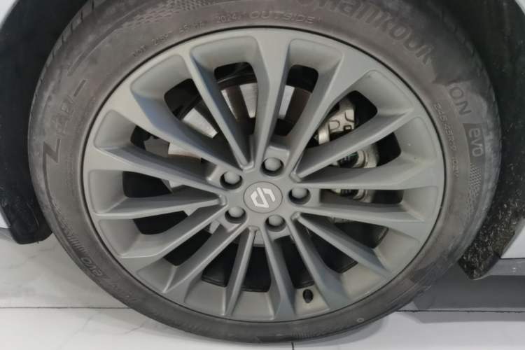Used Leapmotor C01 2024 Pure Electric 525 Luxury Edition Left Front Wheel Hub