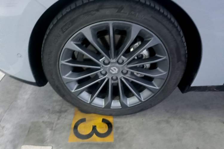Used Leapmotor C01 2024 Pure Electric 525 Luxury Edition Left Front Wheel Hub