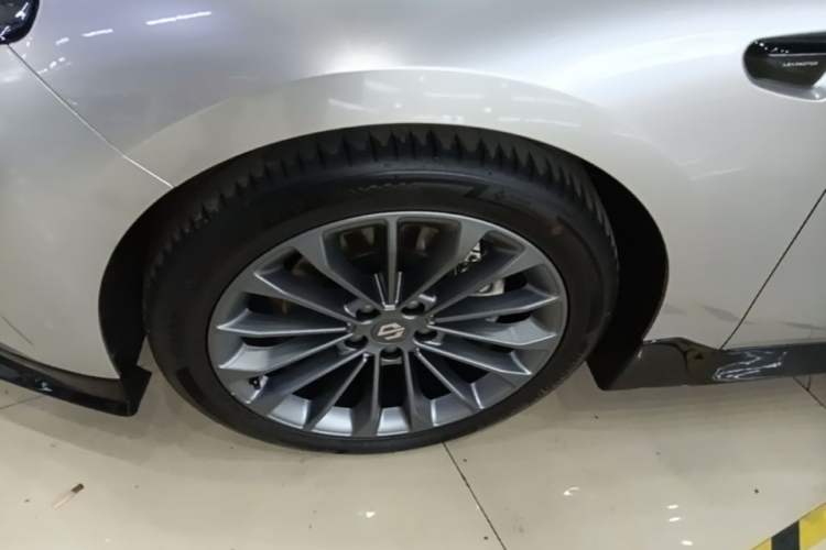 Used Leapmotor C01 2024 Pure Electric 525 Luxury Edition Left Front Wheel Hub