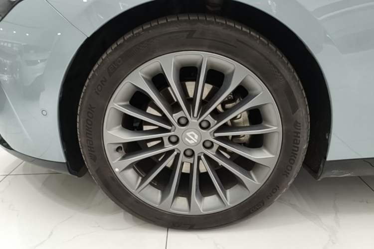 Used Leapmotor C01 2024 Pure Electric 525 Luxury Edition Left Front Wheel Hub