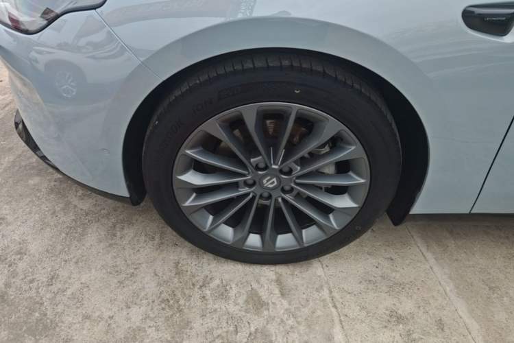 Used Leapmotor C01 2024 Pure Electric 525 Luxury Edition Left Front Wheel Hub