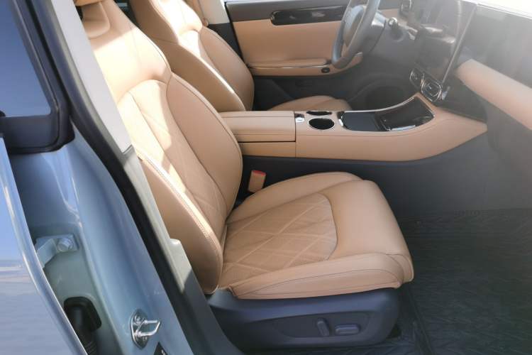 Used Leapmotor C01 2024 Range-Extended 316 Deluxe Edition Right Front Seat