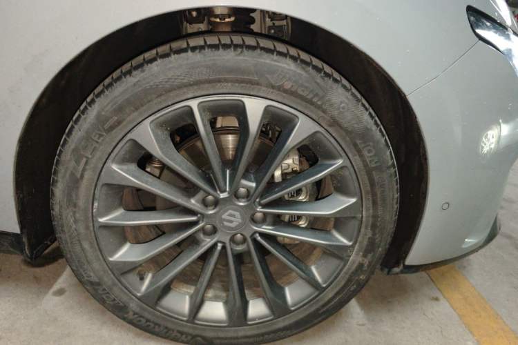 Used Leapmotor C01 2024 Range-Extended 316 Deluxe Edition Right Front Wheel Hub
